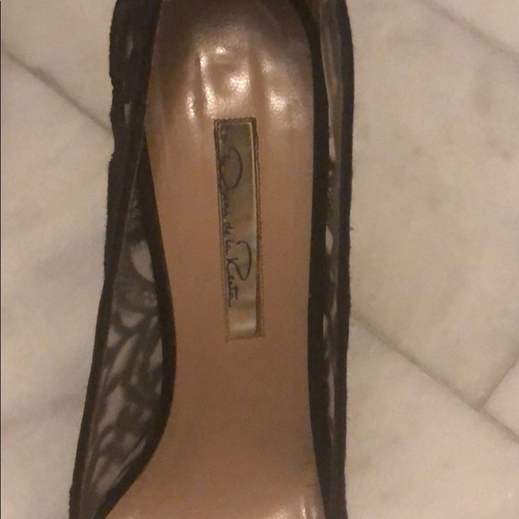 Oscar De La Renta lace heels - Picture 5 of 5